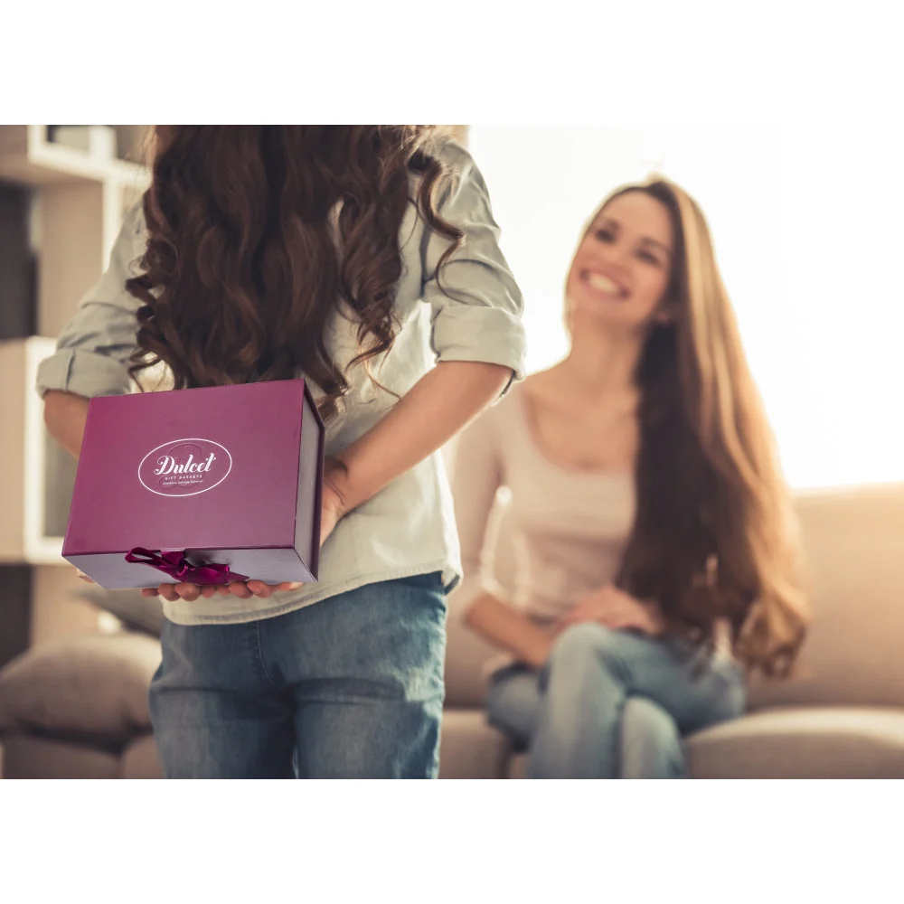 Deluxe Pastry and Diffuser Gift Set - Image 4