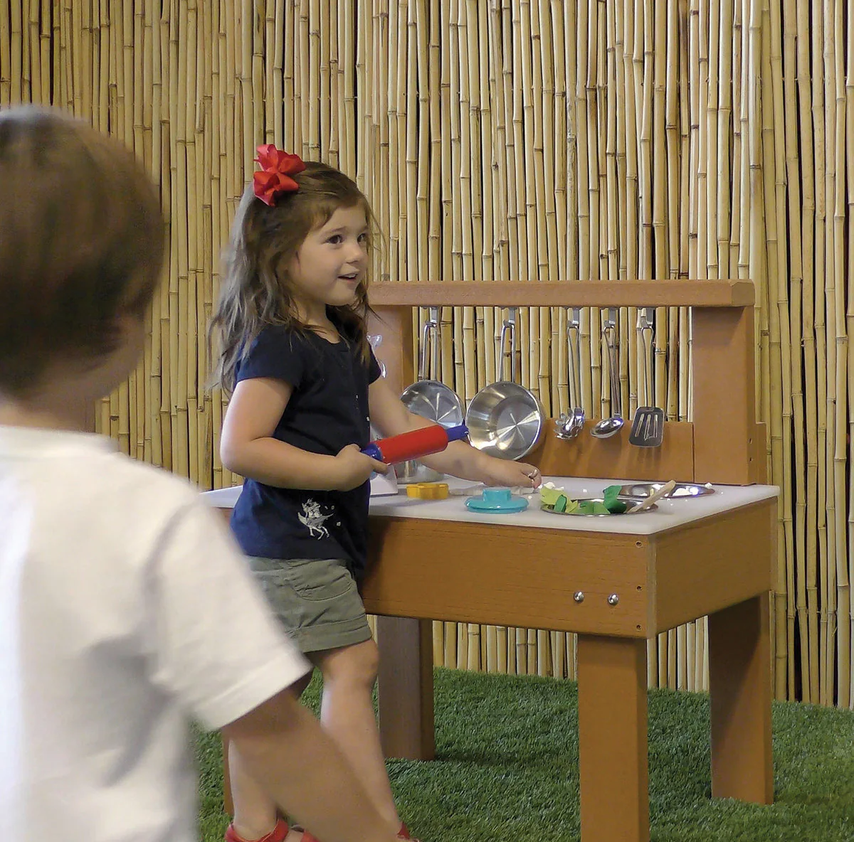 KSO-MT3018 Kids' Station Indoor/Outdoor Mud Kitchen with Utensils - Image 2