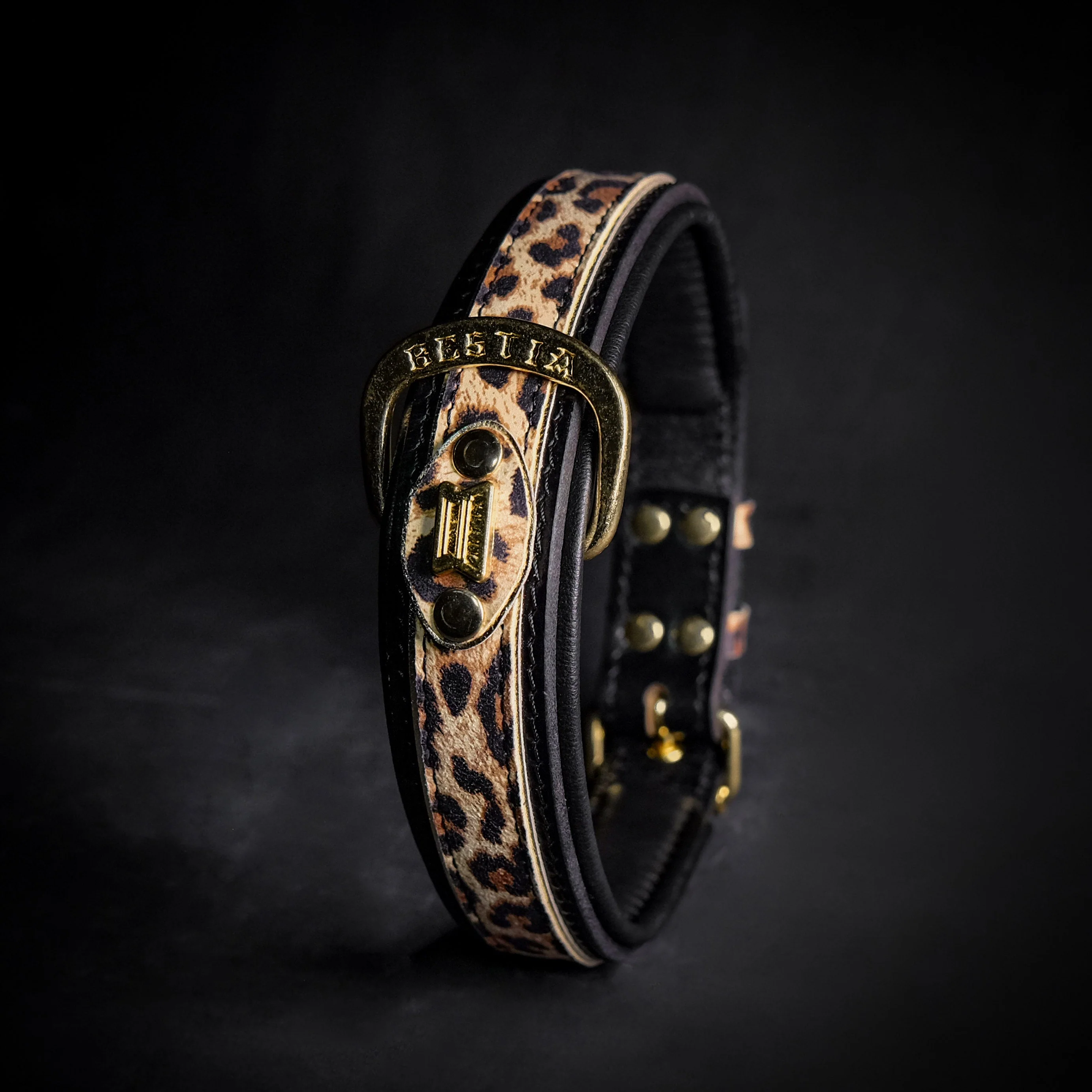 The Leopard Collar